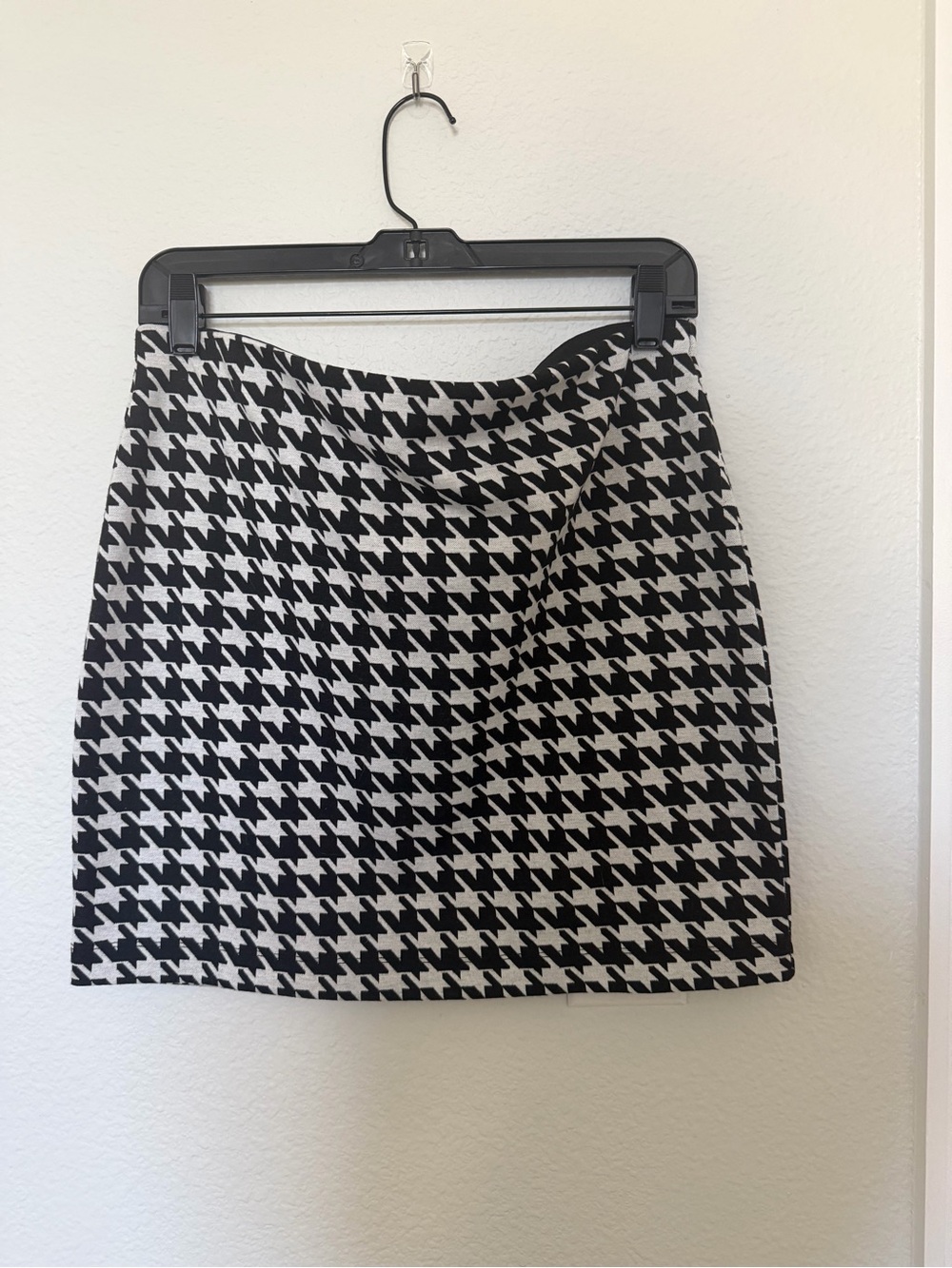 Express Black and White Houndstooth Mini Skirt
